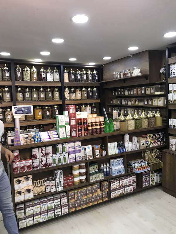 Ümraniye Baharatçısı ürün rafları
